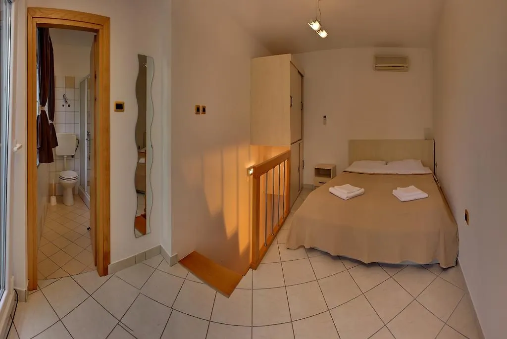 Vis A Vis Apartments 0*, Baska (Krk)