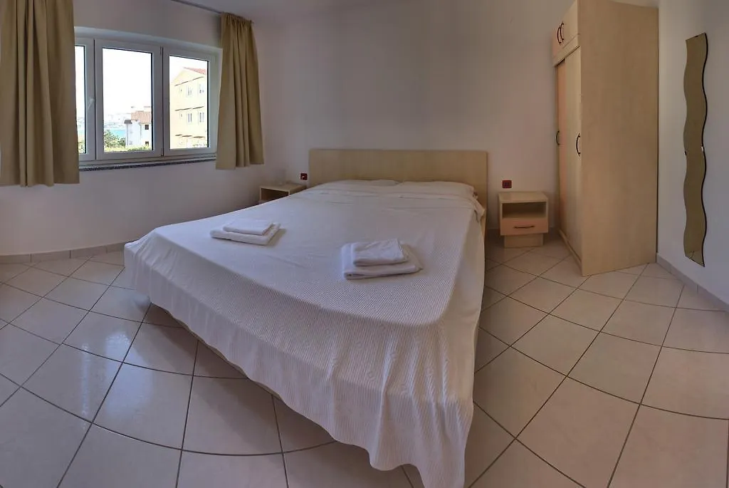 Vis A Vis Apartments