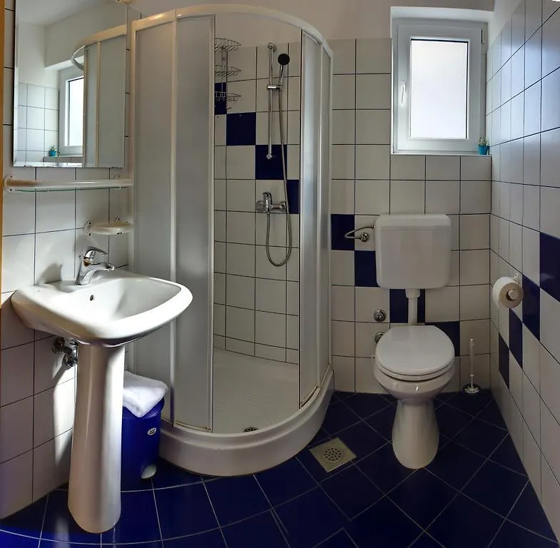 Vis A Vis Apartments 0*, Baska (Krk)